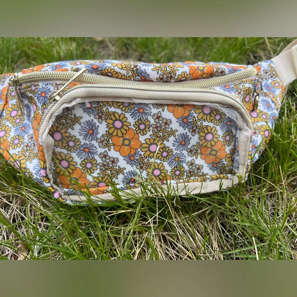 Chic Fanny Pack - Picture 2 of 6
